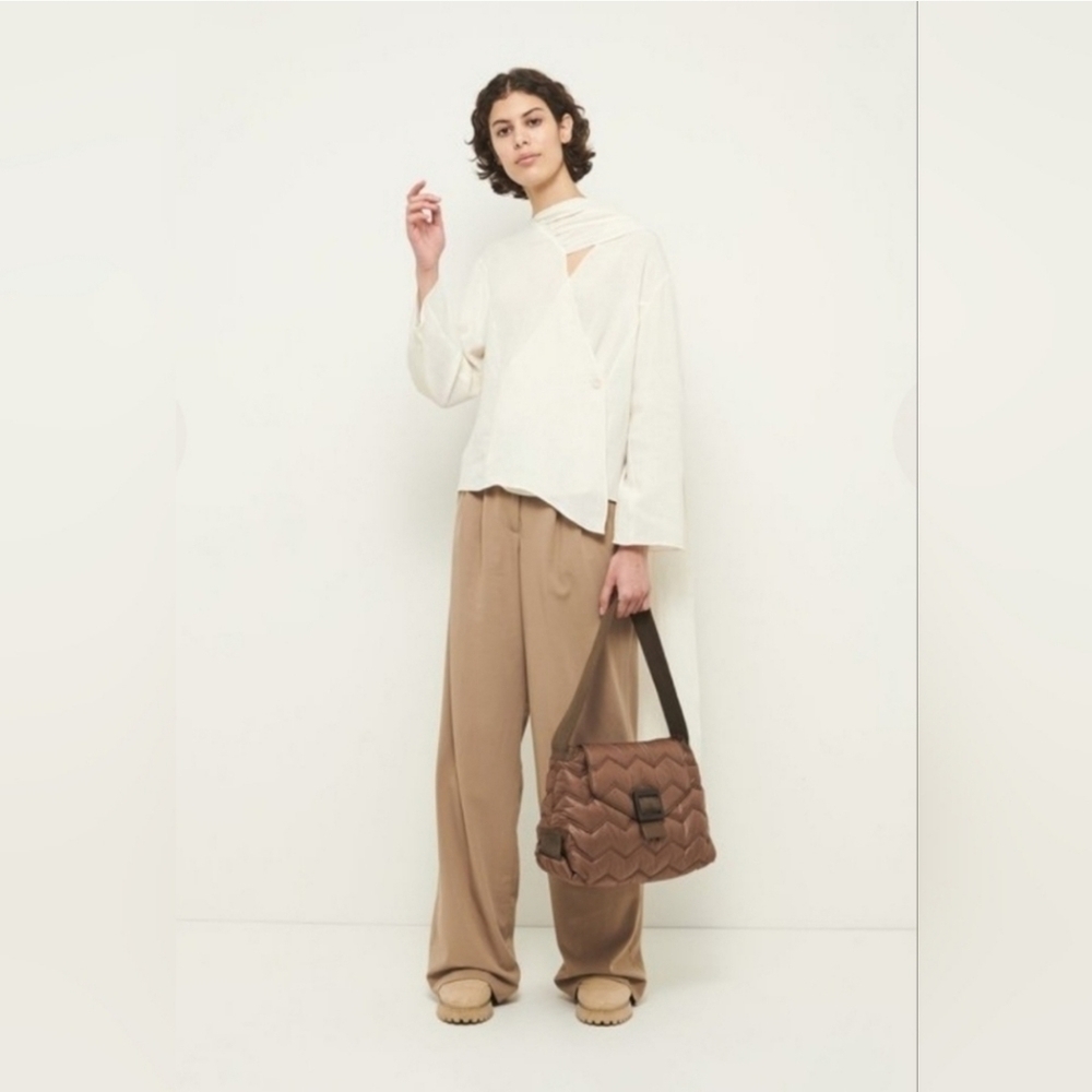 ✨️Host Pick✨️ NWOT HVISK Billow Quilted Wavy Bag - Mushroom